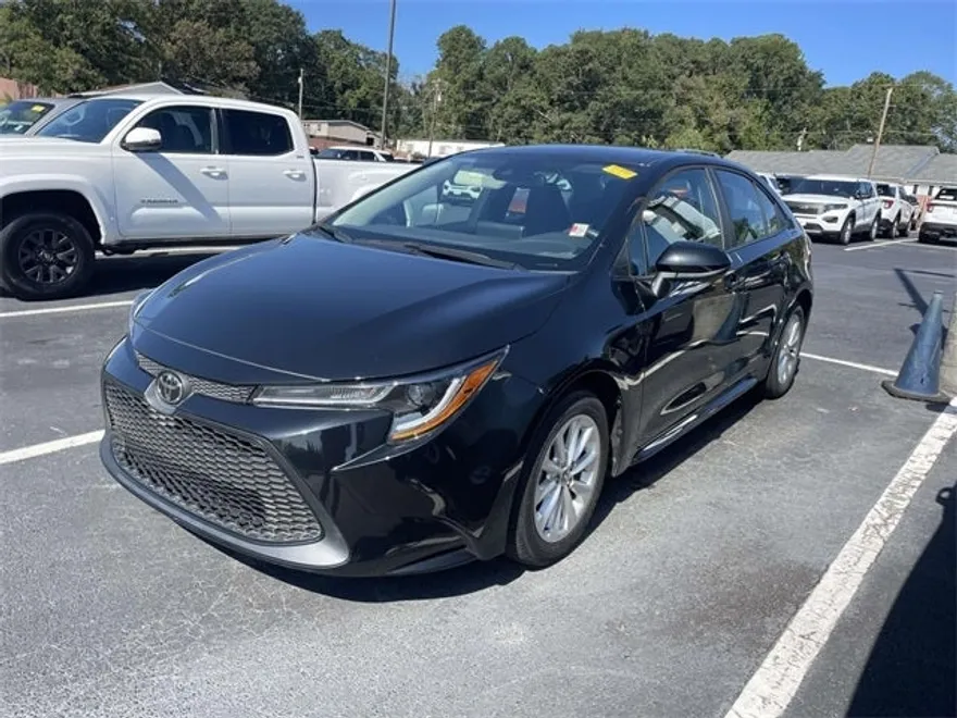 2022 Toyota Corolla LE photo 1