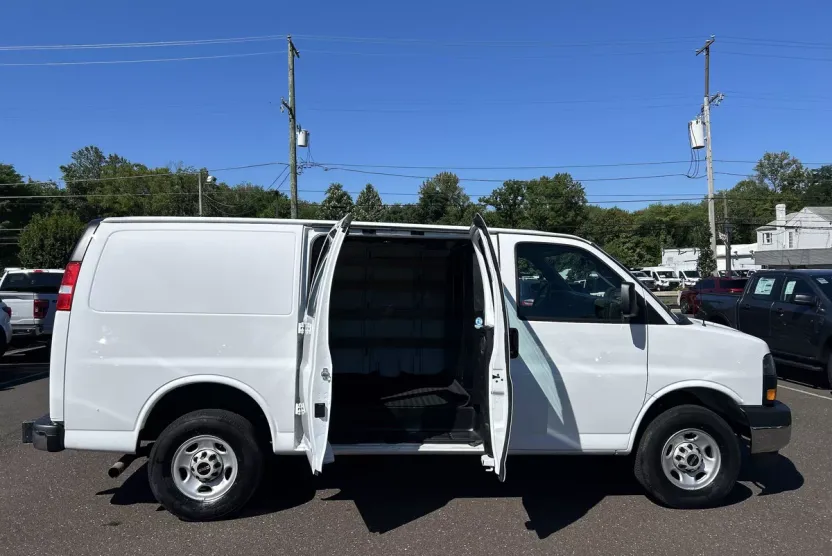 2022 Gmc Savana 2500 Cargo photo 1