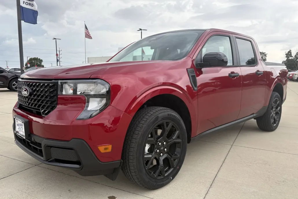2025 Ford Maverick XLT photo 1