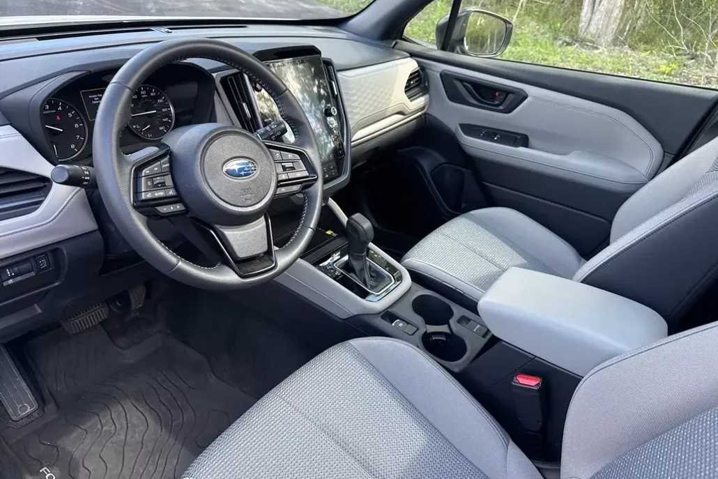 2025 Subaru Forester Premium photo 1