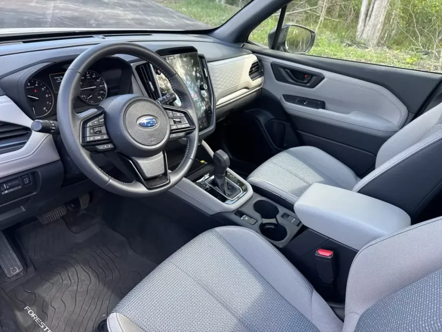 2025 Subaru Forester Premium photo 1
