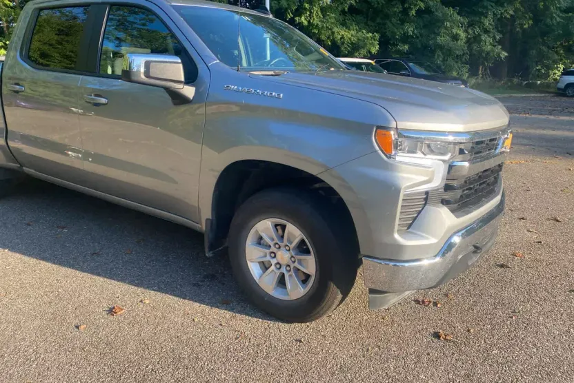2025 Chevrolet Silverado 1500 LT photo 1