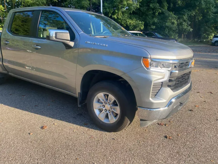 2025 Chevrolet Silverado 1500 LT photo 1