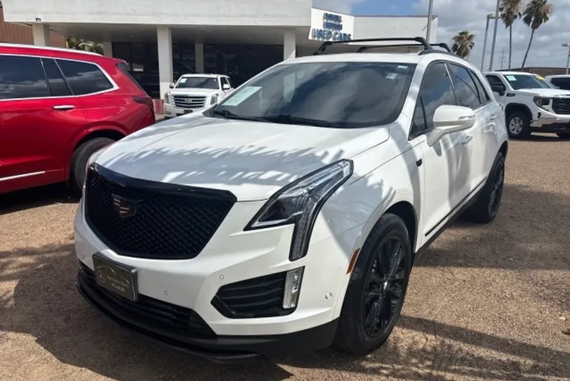 2021 Cadillac XT5 Sport photo 1