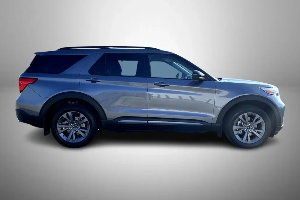 2022 Ford Explorer XLT photo 1