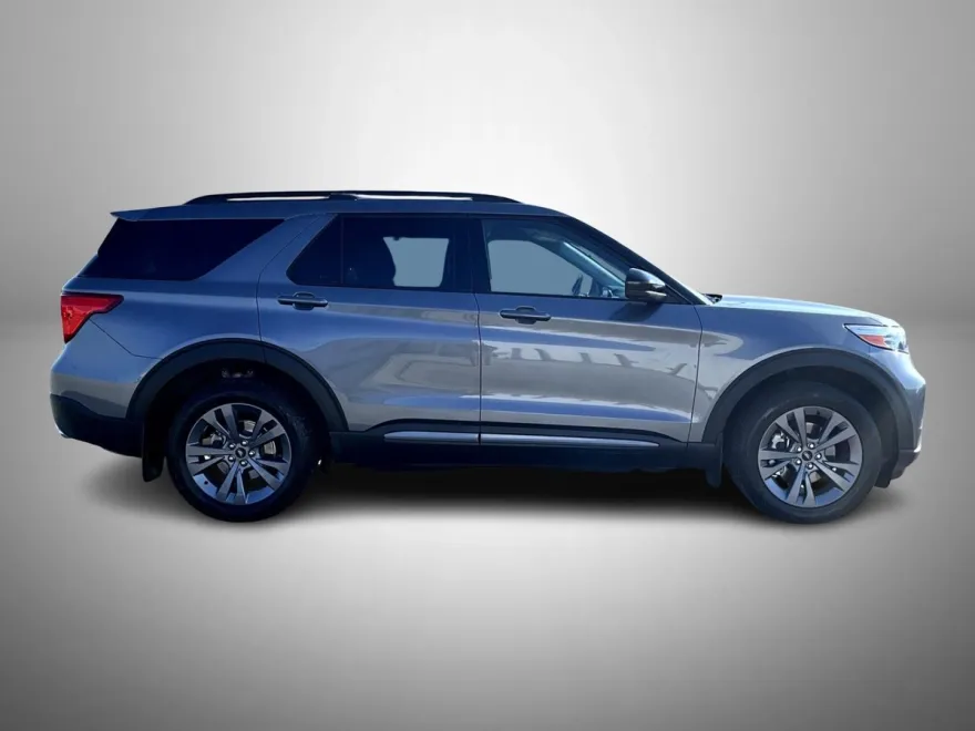 2022 Ford Explorer XLT photo 1