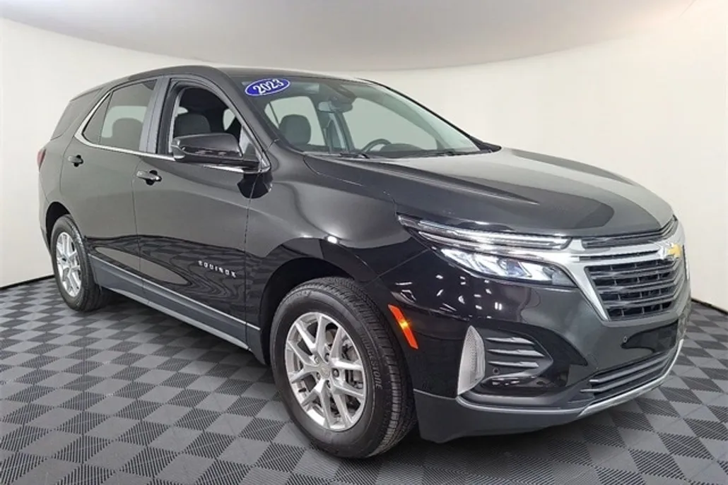 2023 Chevrolet Equinox LT photo 1