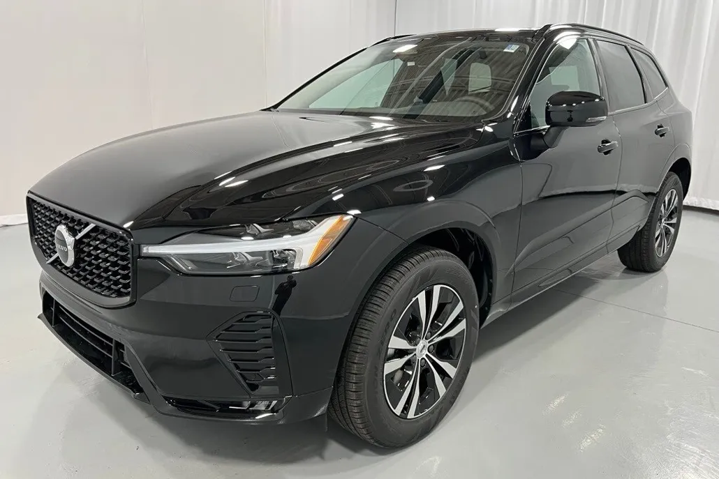 2025 Volvo XC60 B5 Core photo 1