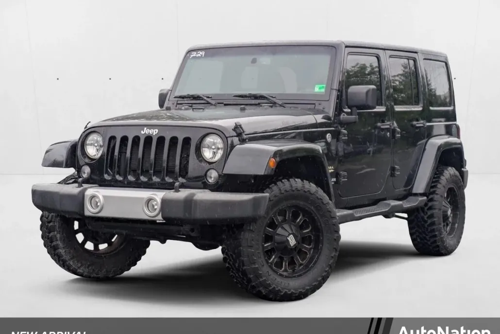 2015 Jeep Wrangler Unlimited Sahara photo 1