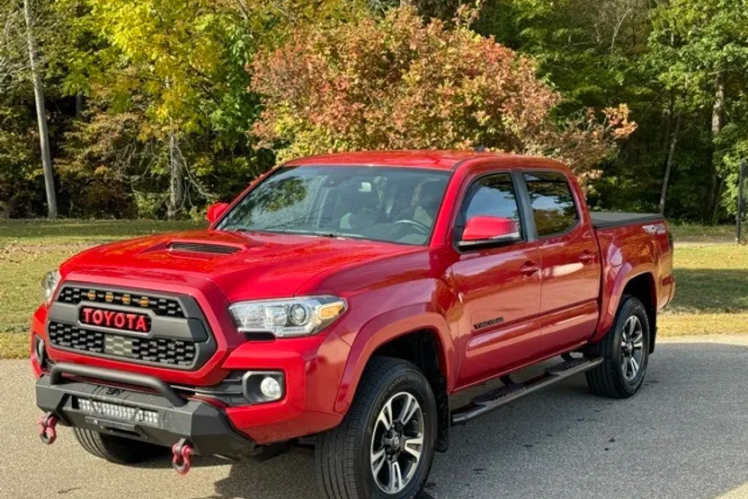 2021 Toyota Tacoma TRD Sport photo 1