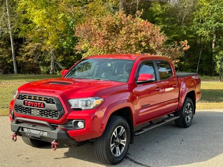 2021 Toyota Tacoma TRD Sport photo 1
