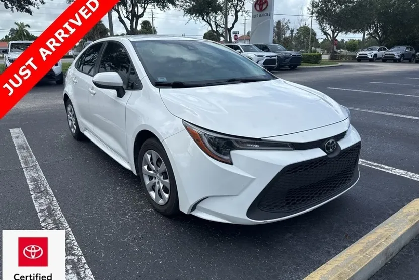 2021 Toyota Corolla LE photo 1