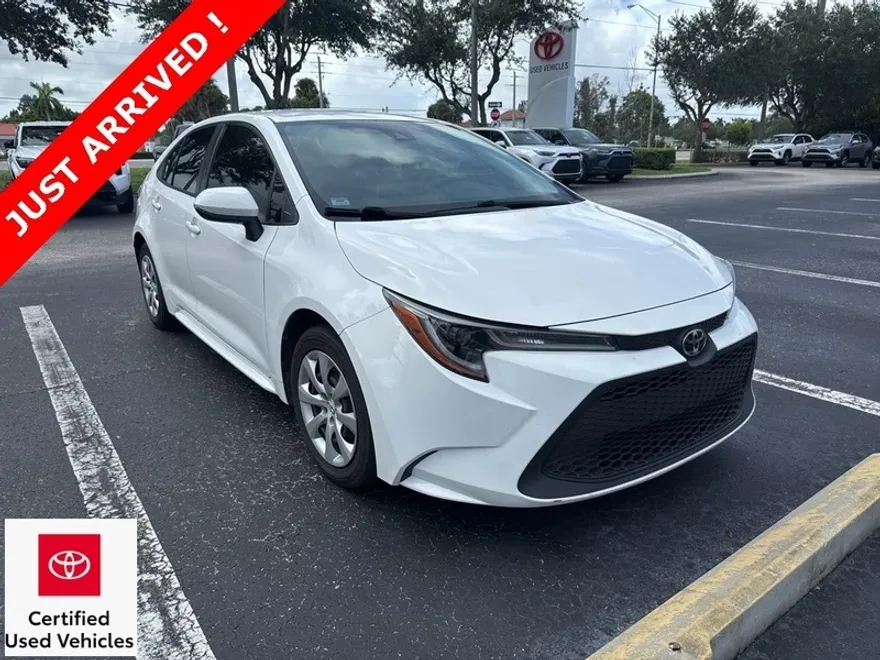 2021 Toyota Corolla LE photo 1