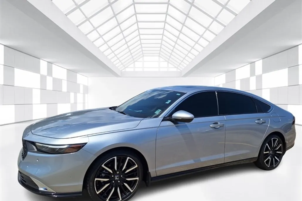 2023 Honda Accord Hybrid Touring photo 1