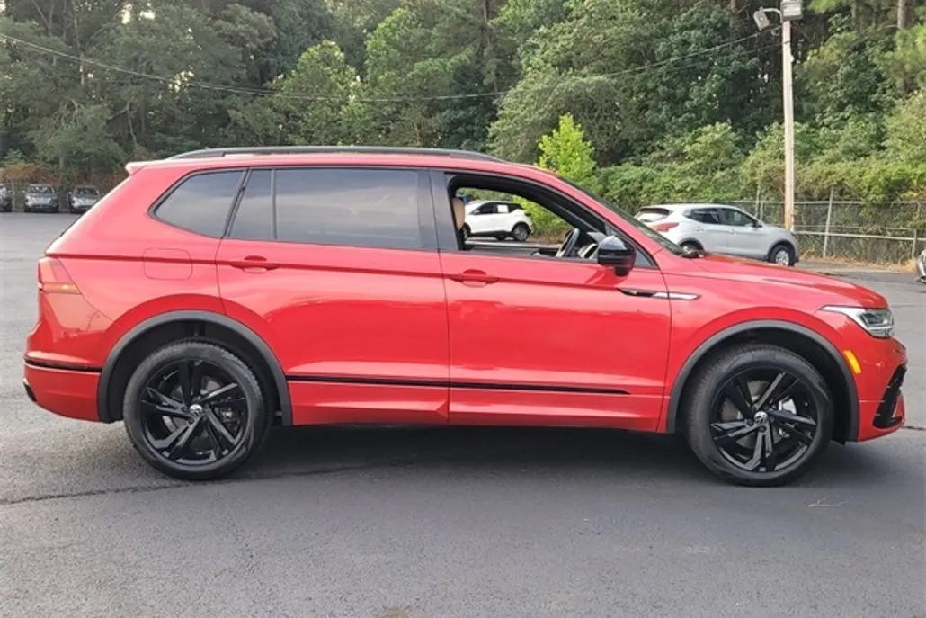 2024 Volkswagen Tiguan SE R-Line Black photo 1