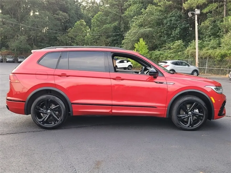 2024 Volkswagen Tiguan SE R-Line Black photo 1