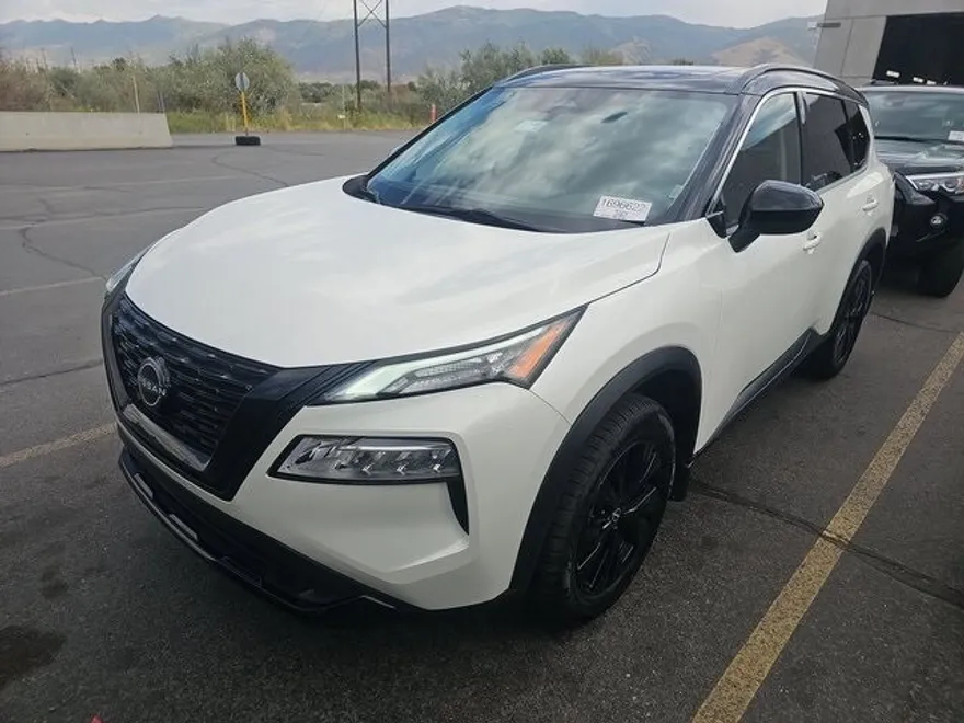 2023 Nissan Rogue SV photo 1
