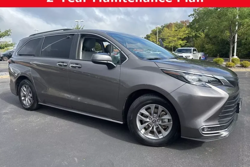 2024 Toyota RAV4 LE photo 1