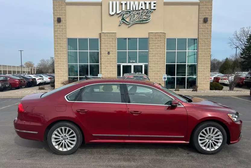 2016 Volkswagen Passat SE photo 1