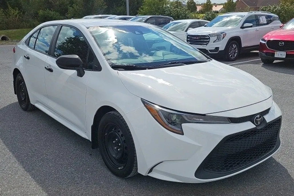 2021 Toyota Corolla LE photo 1