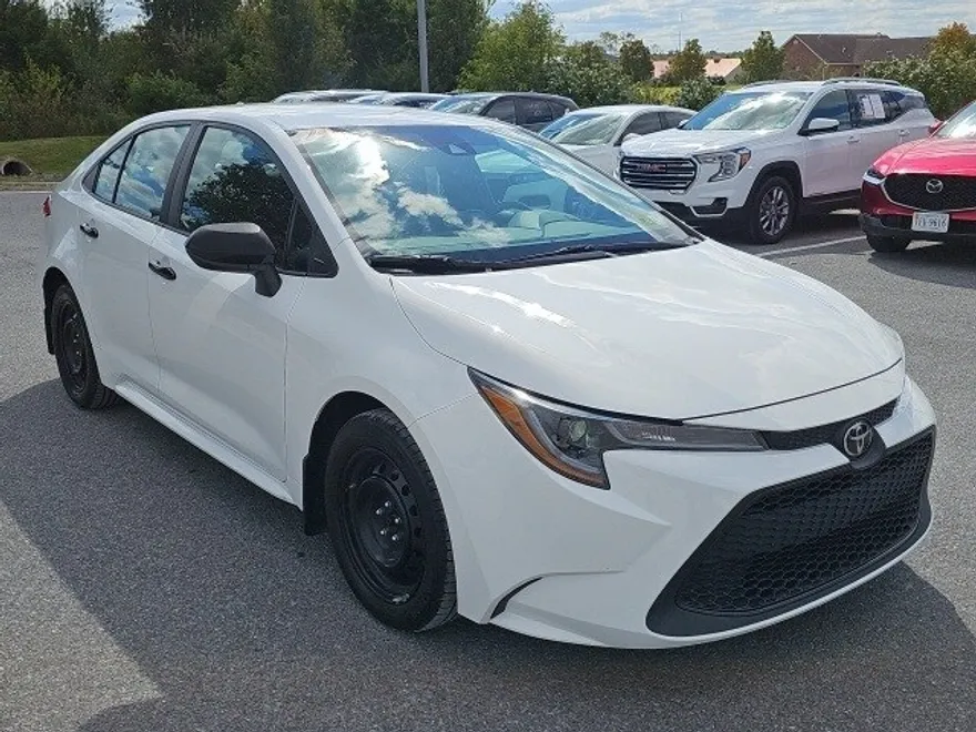 2021 Toyota Corolla LE photo 1