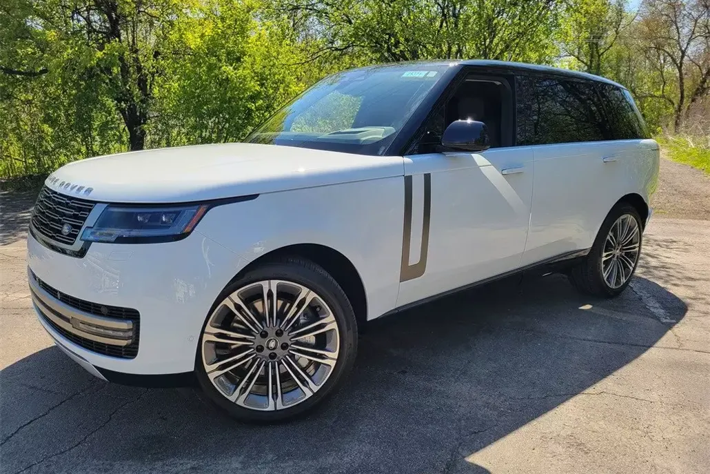 2025 Land Rover Range Rover SE photo 1
