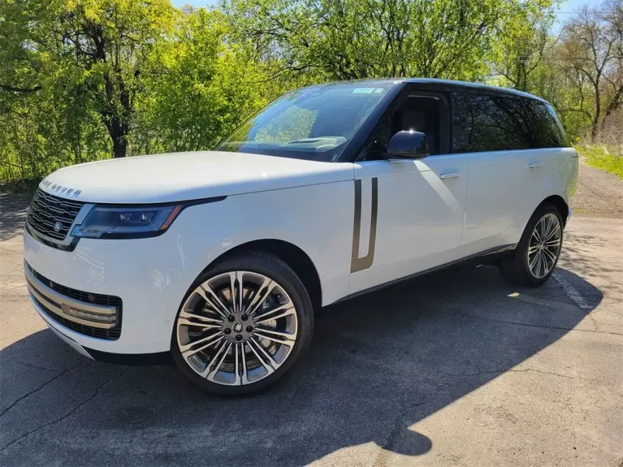 2025 Land Rover Range Rover SE photo 1
