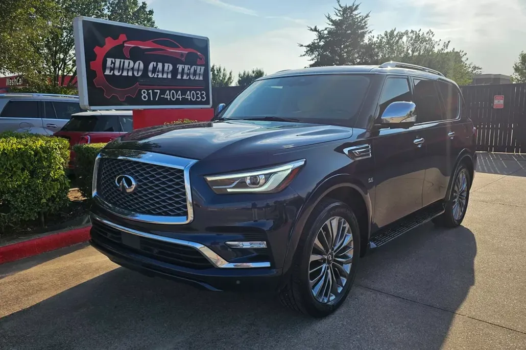 2019 Infiniti QX80 Luxe photo 1