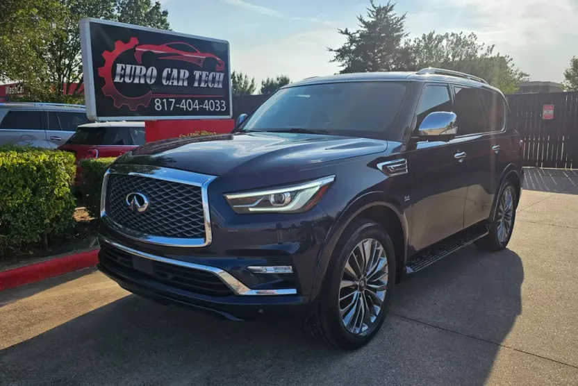 2019 Infiniti QX80 Luxe photo 1