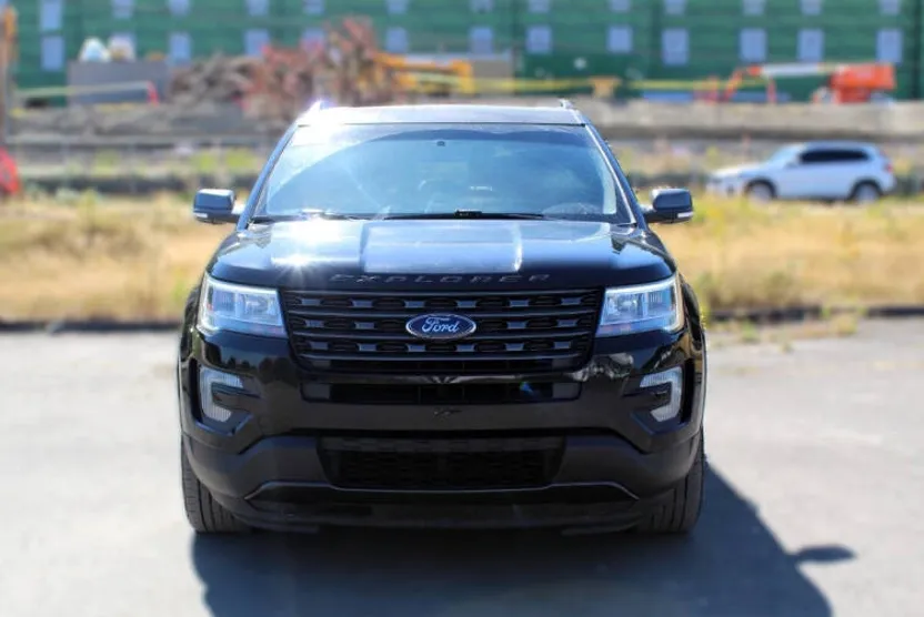 2017 Ford Explorer XLT photo 1