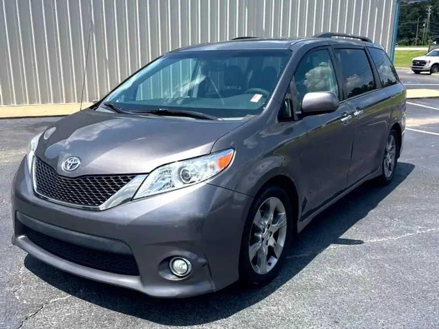 2013 Toyota Sienna photo 1