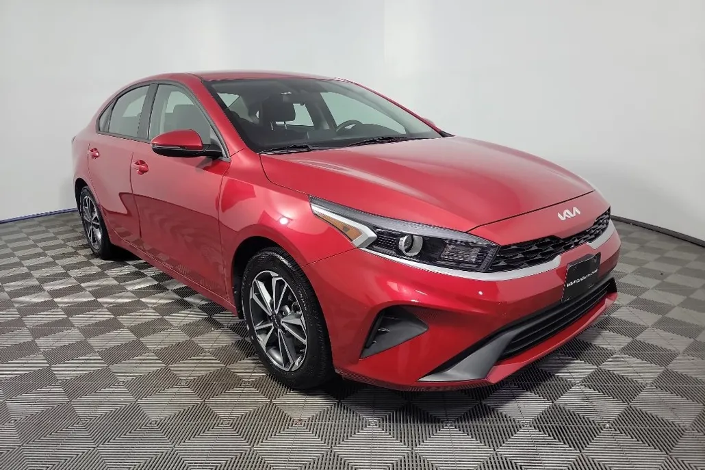 2023 Kia Forte LXS photo 1