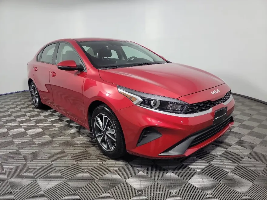 2023 Kia Forte LXS photo 1