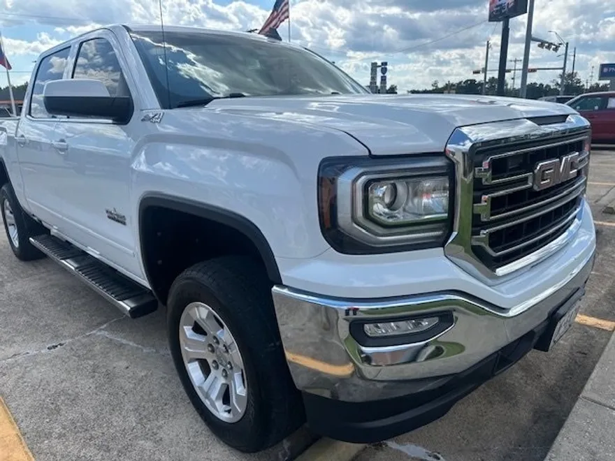 2017 Gmc Sierra 1500 SLE photo 1