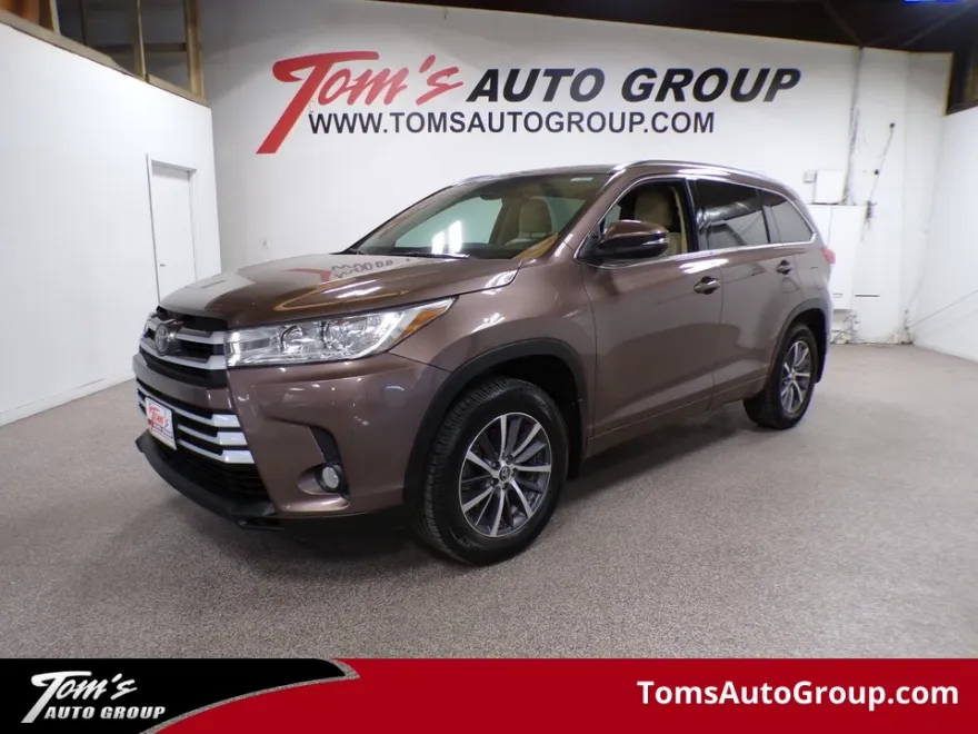 2017 Toyota Highlander XLE photo 1