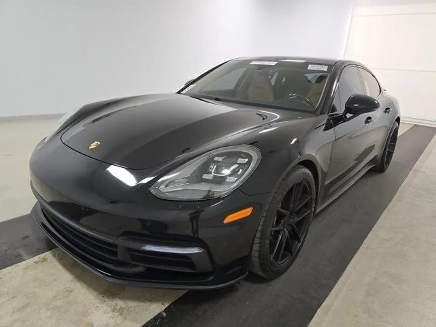 2018 Porsche Panamera 4 photo 1