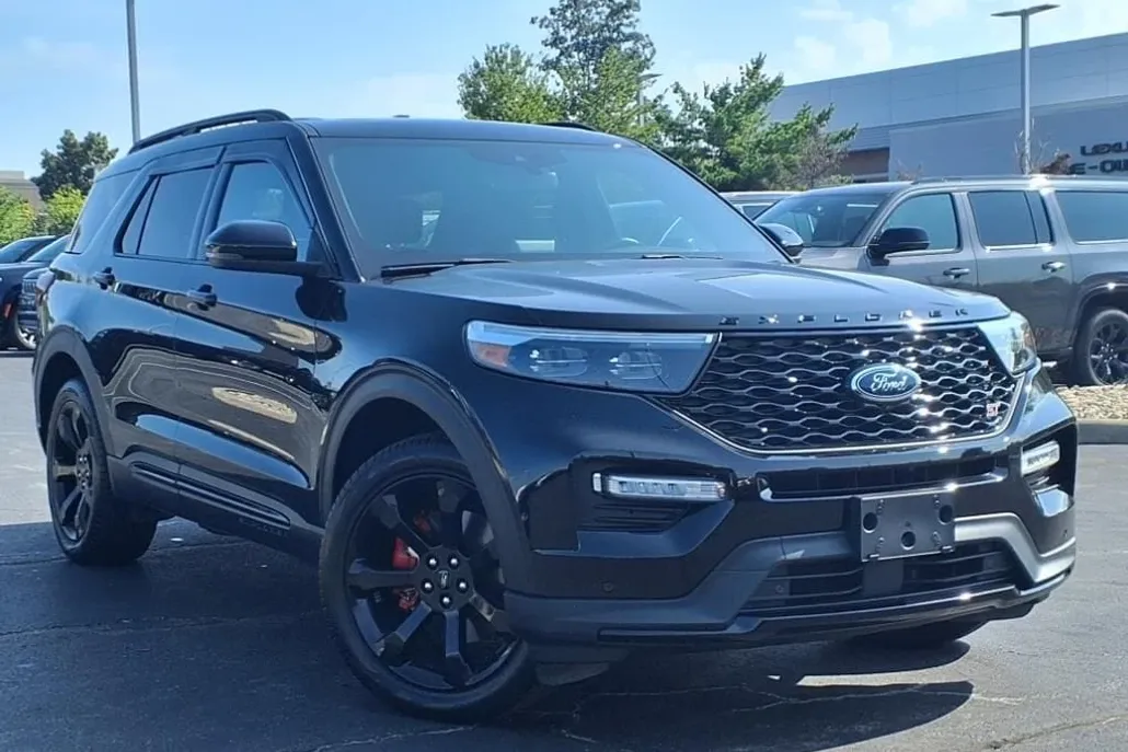 2023 Ford Explorer ST photo 1