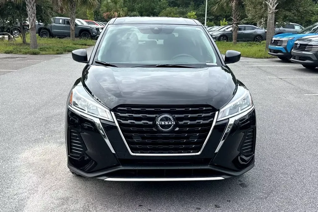 2025 Nissan Kicks Play S photo 1