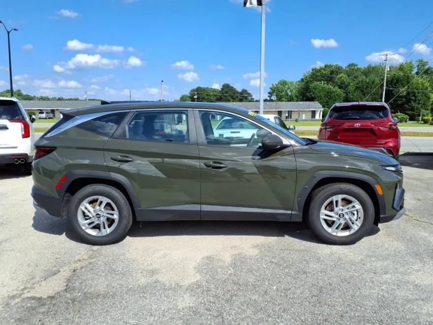 2025 Hyundai Tucson SE photo 1