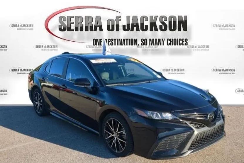 2024 Toyota Camry SE photo 1
