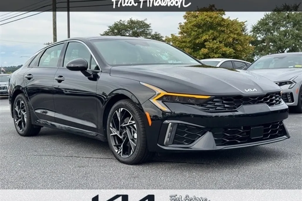 2025 Kia K5 GT-Line photo 1