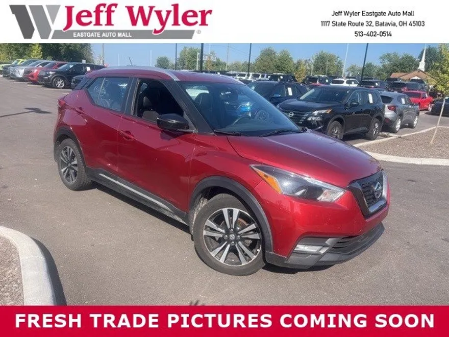 2020 Nissan Kicks SR photo 1