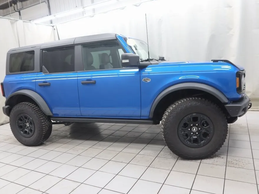2022 Ford Bronco Base photo 1