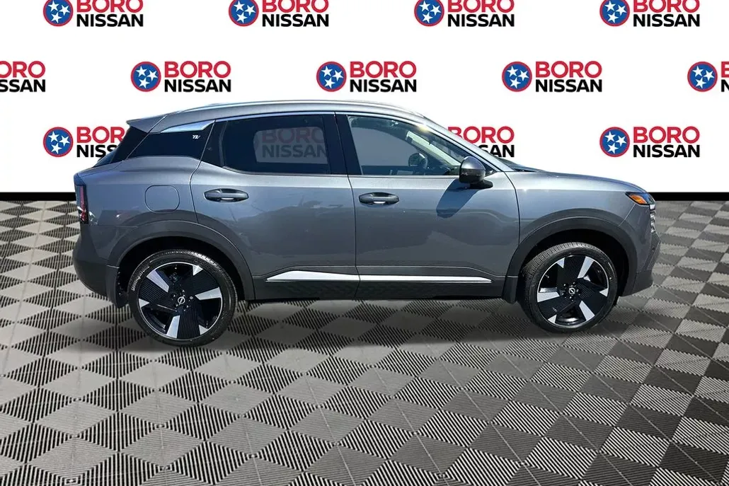 2025 Nissan Kicks SR photo 1