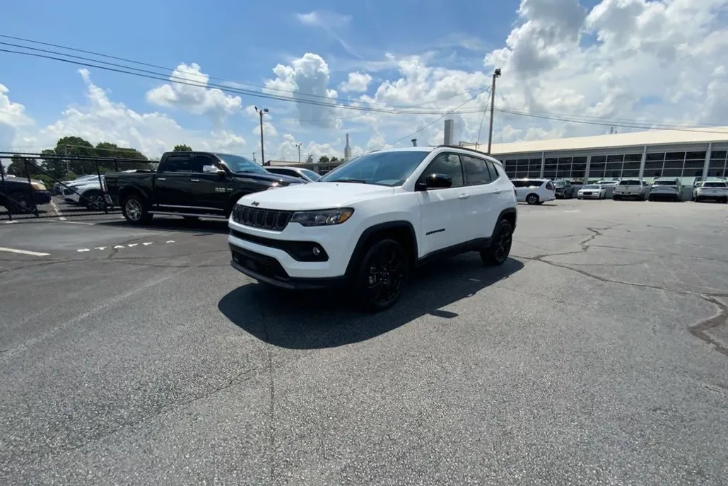 2025 Jeep Compass Latitude photo 1