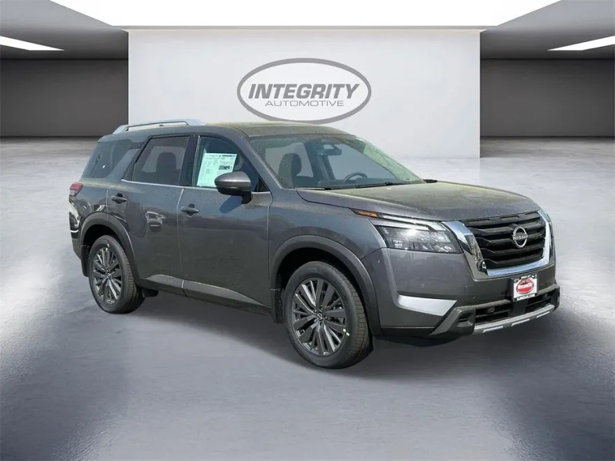 2025 Nissan Pathfinder SL photo 1
