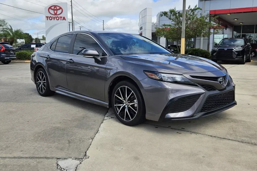 2024 Toyota Camry SE photo 1