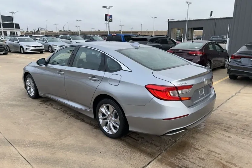 2018 Honda Accord LX photo 1