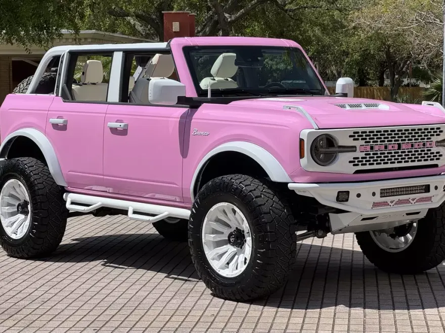 2024 Ford Bronco Big Bend photo 2