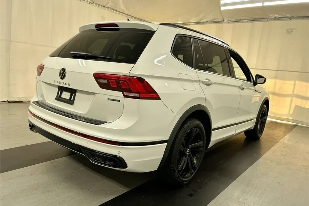 2024 Volkswagen Tiguan SE R-Line Black photo 1